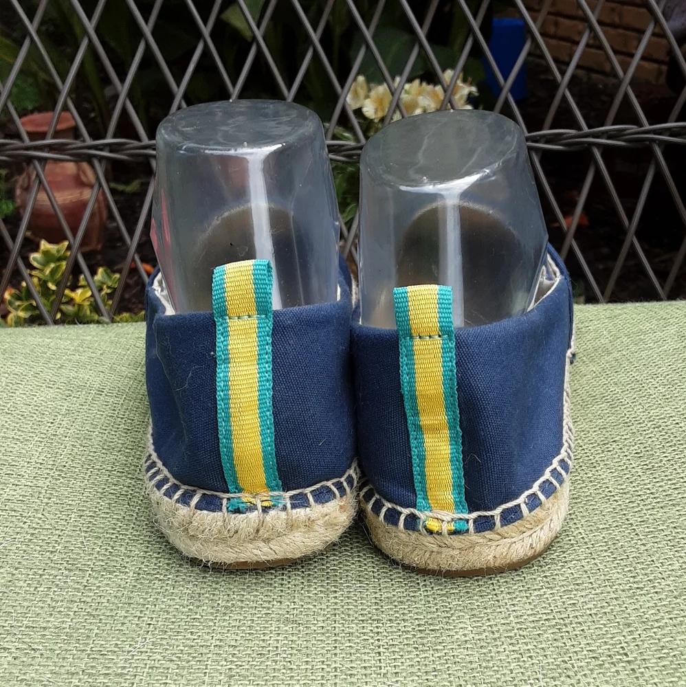 Vera Bradley Pineapple Embroidered Embellished Espadrille Size 7.